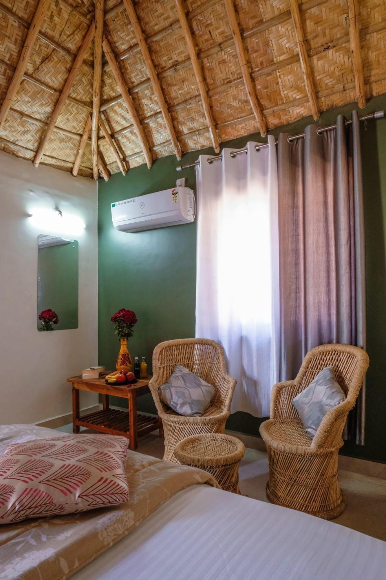 The Hideout Cottage And Restaurant Hampi Exterior photo