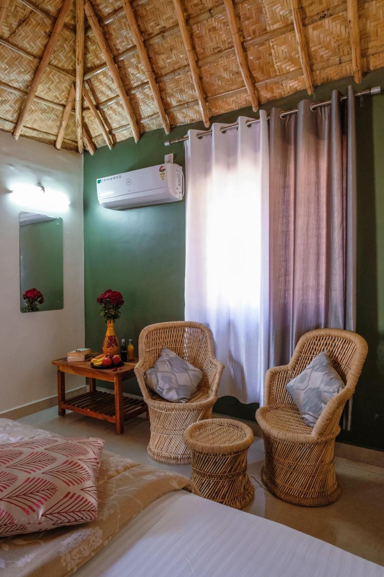 The Hideout Cottage And Restaurant Hampi Exterior photo