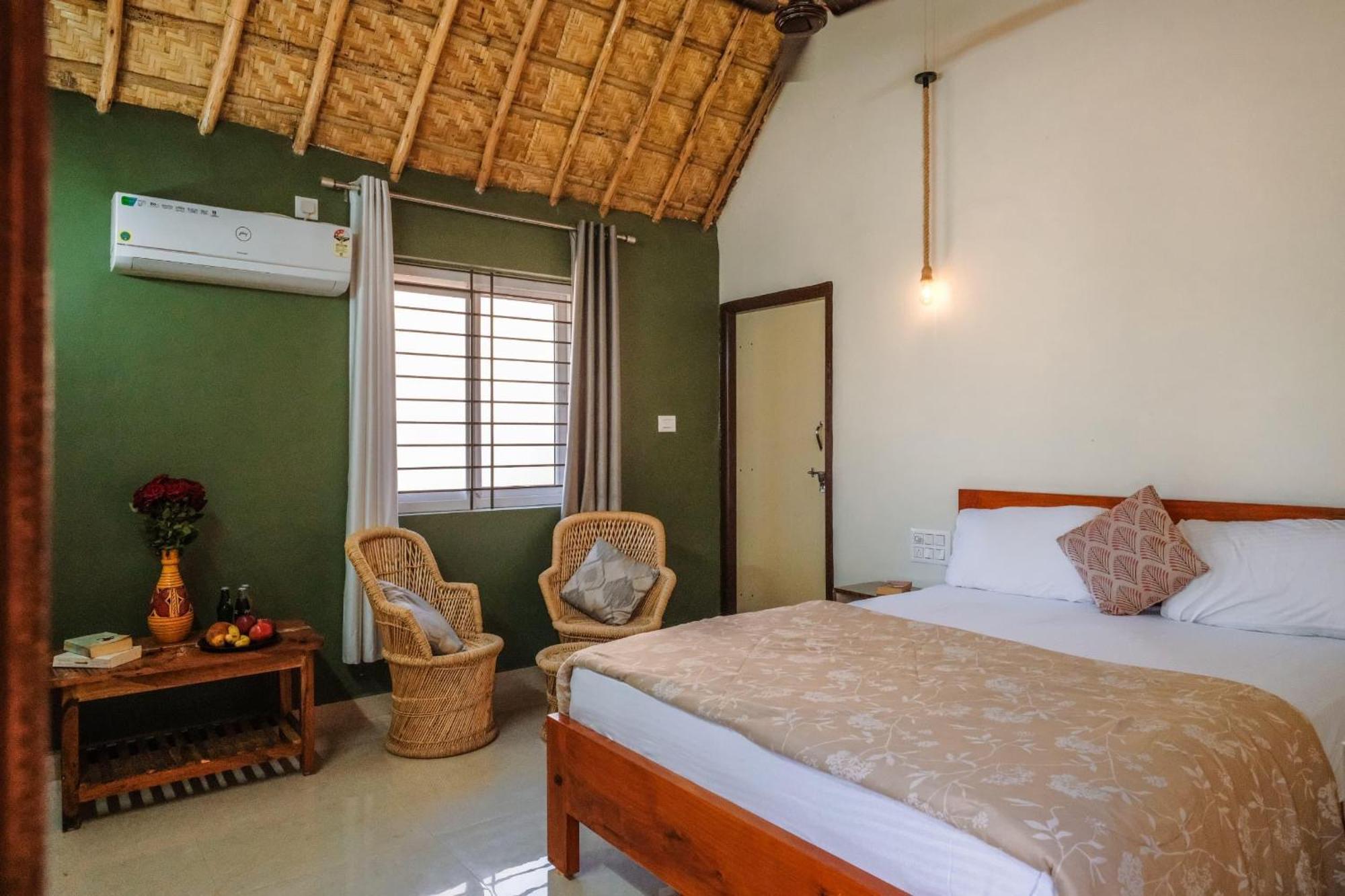 The Hideout Cottage And Restaurant Hampi Exterior photo