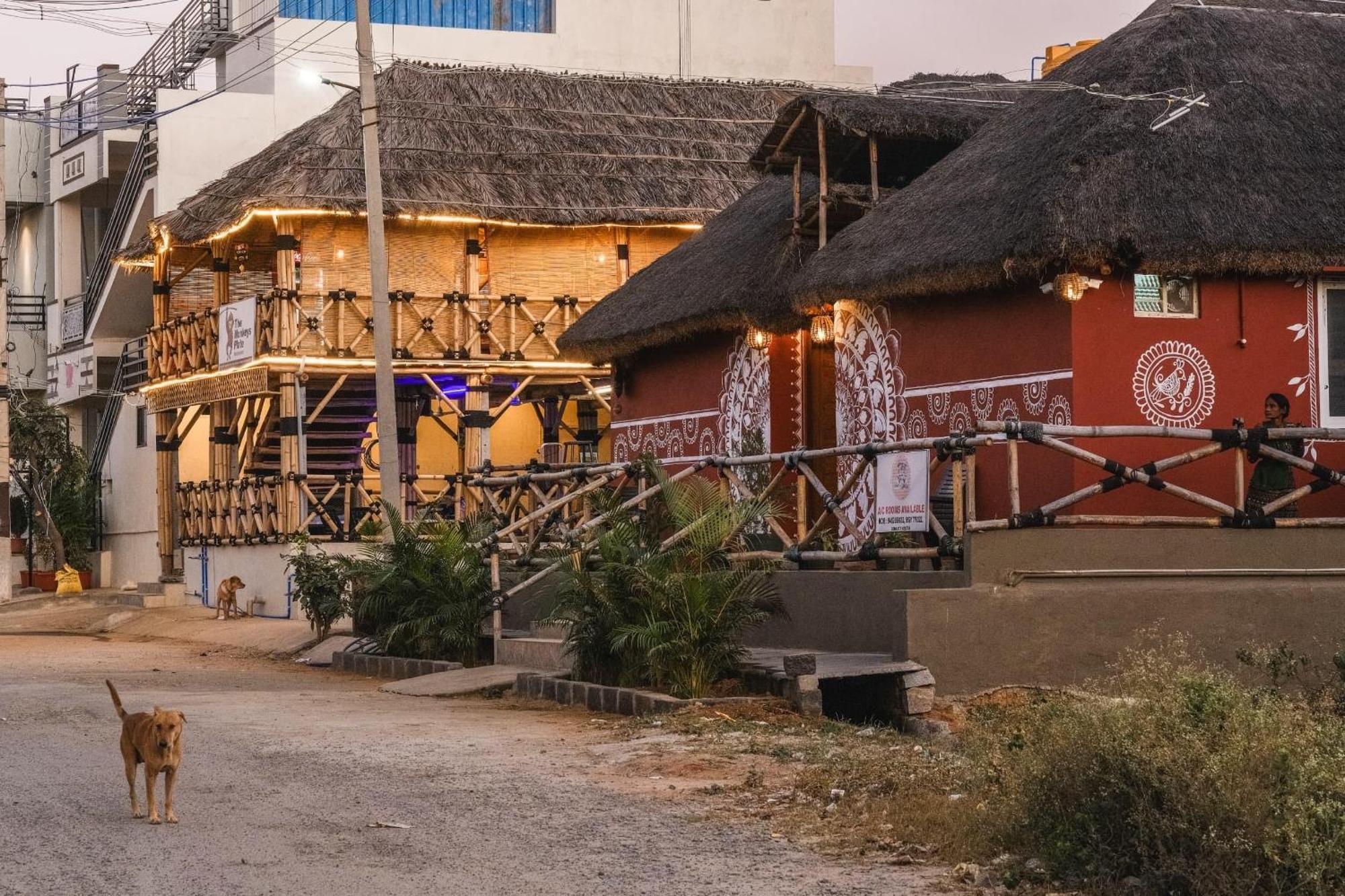 The Hideout Cottage And Restaurant Hampi Exterior photo