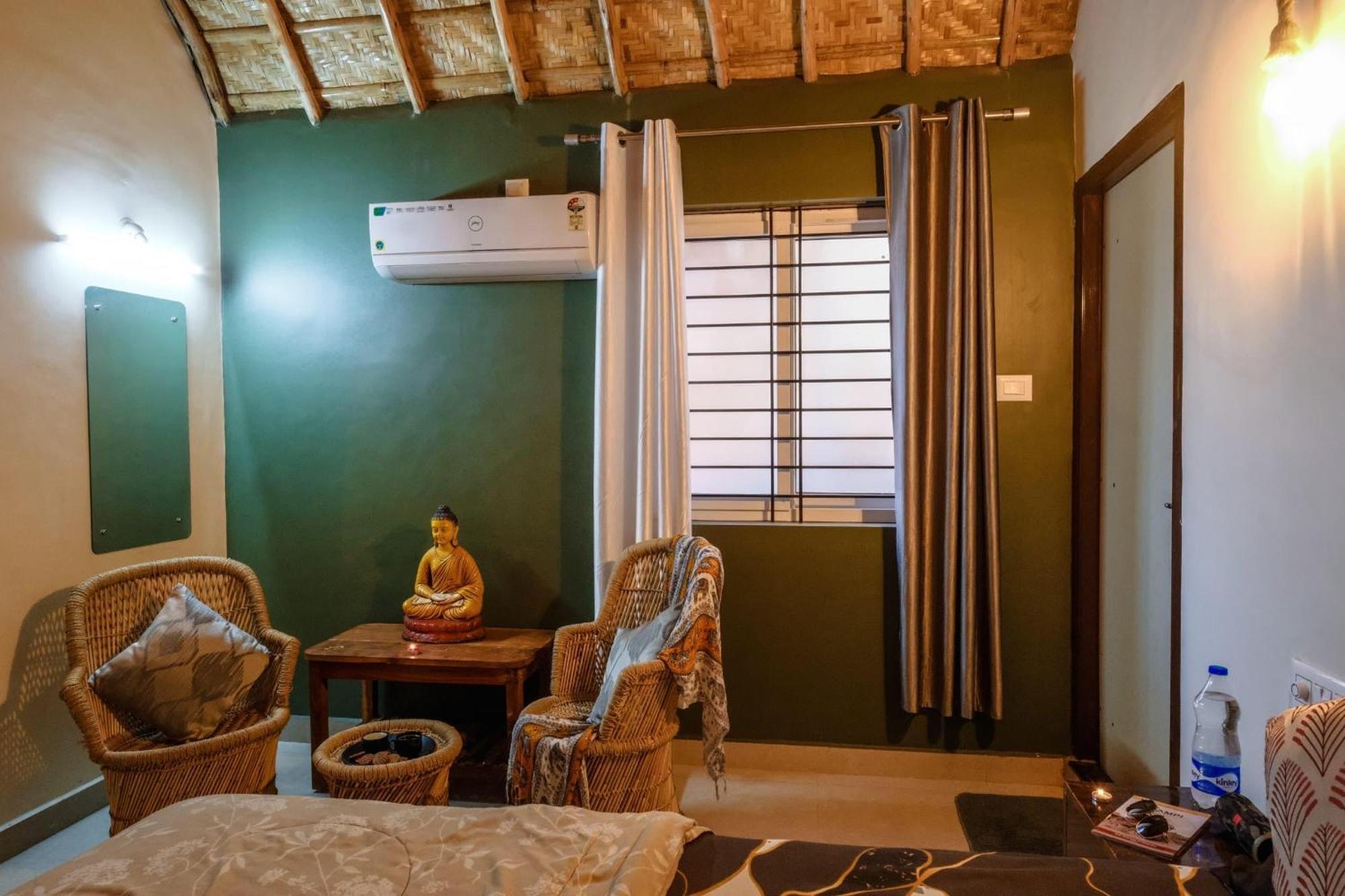 The Hideout Cottage And Restaurant Hampi Exterior photo