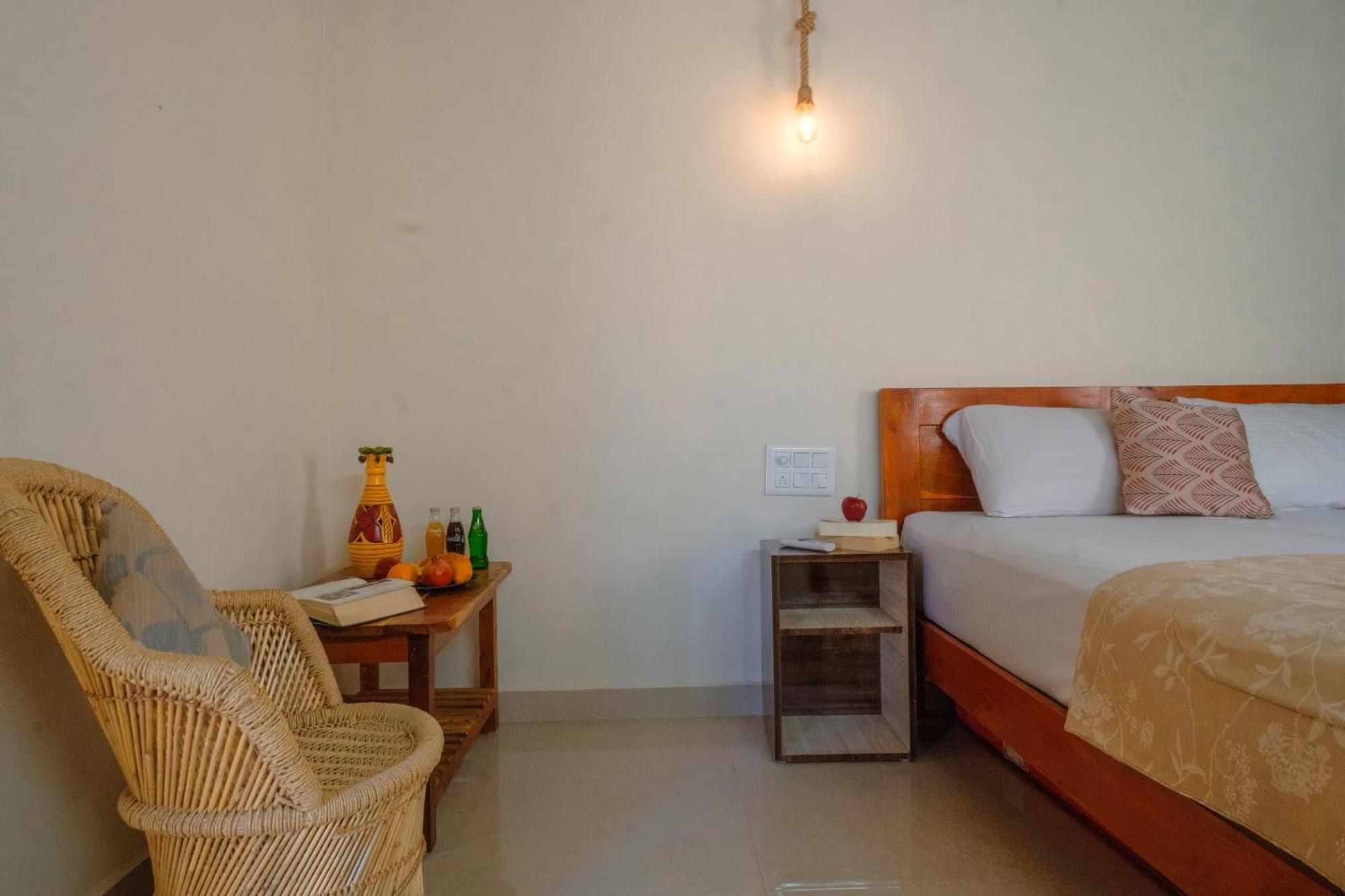 The Hideout Cottage And Restaurant Hampi Exterior photo