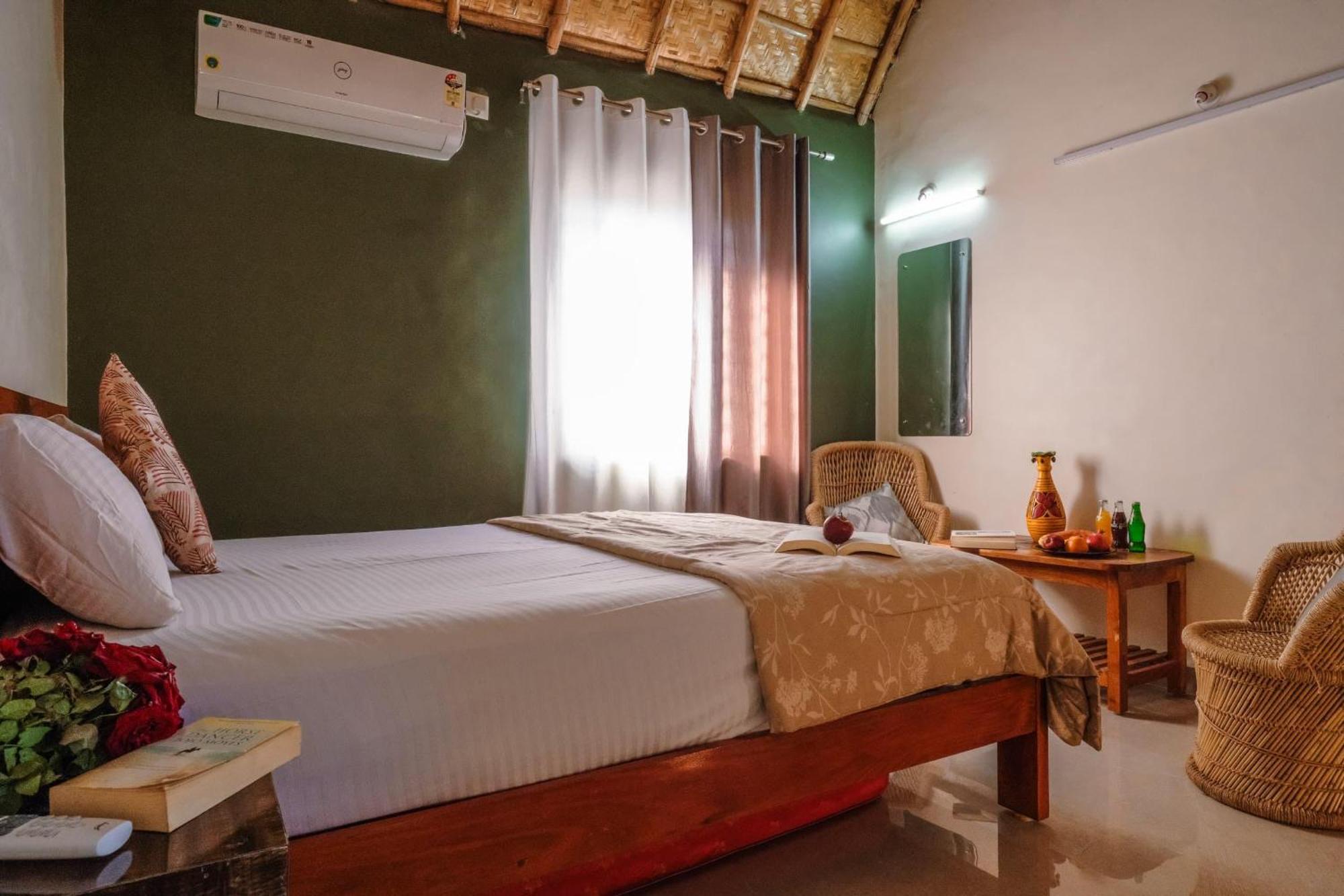 The Hideout Cottage And Restaurant Hampi Exterior photo