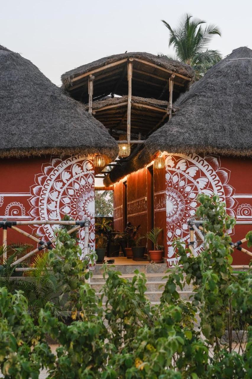 The Hideout Cottage And Restaurant Hampi Exterior photo