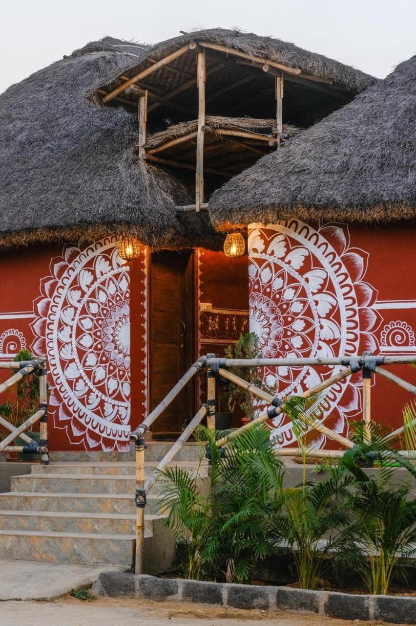 The Hideout Cottage And Restaurant Hampi Exterior photo